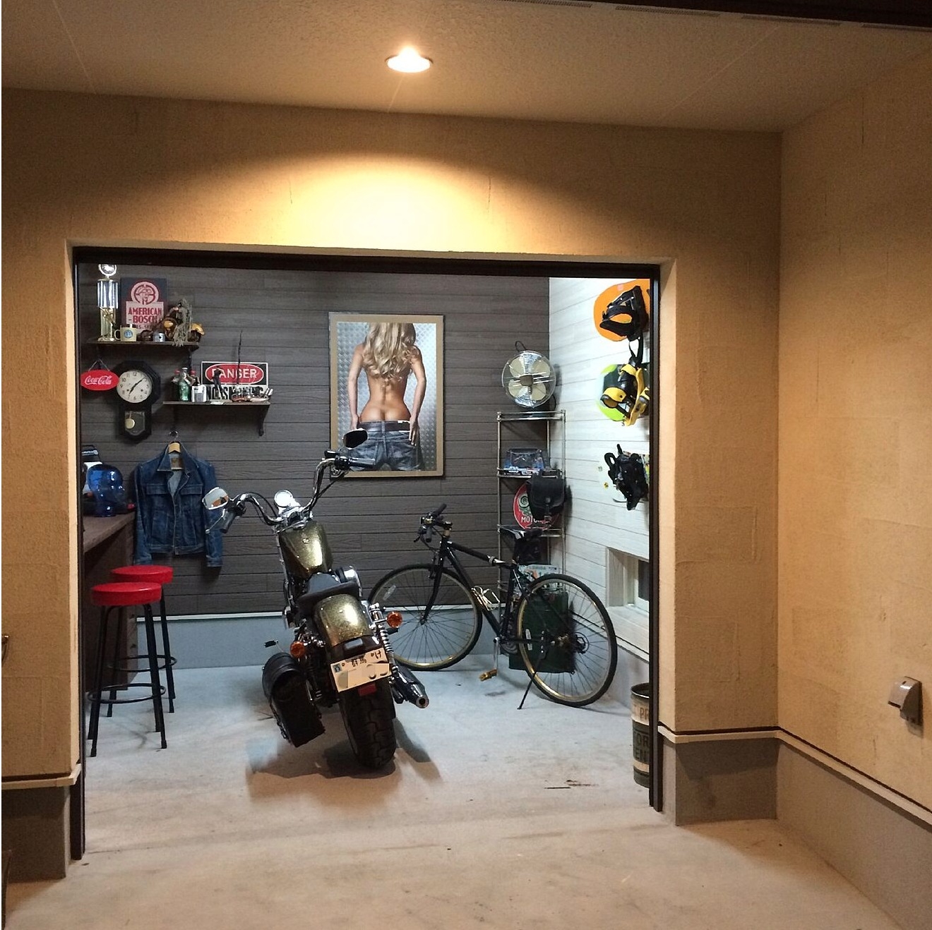 バイクガレージのおすすめインテリア特集12選 魅力あるガレージにしたい方は必見 Garage Life
